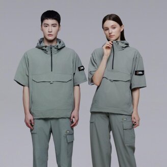 [공용]아델리 경량 우븐 스트레치 반팔 아노락 LICHEN KHAKI N242UFT141