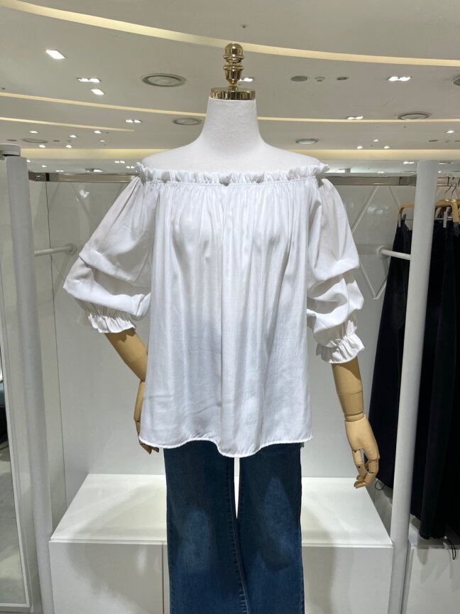 셔링 오프숄더 블라우스 622780