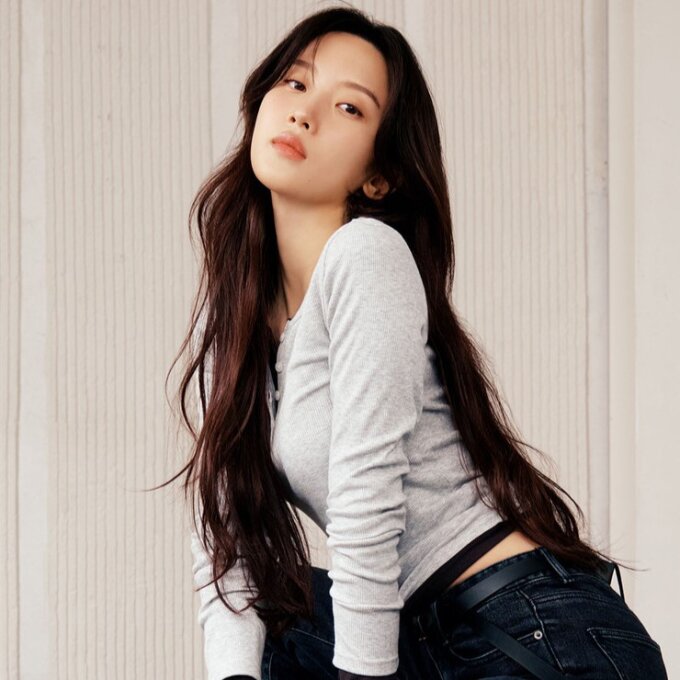 지오다노여자  립 헨리넥 긴팔티셔츠 690532
