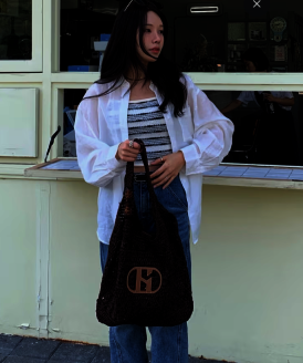 H 로고 패치 다크 브라운 라탄 숄더백 L HIBA6E794W2