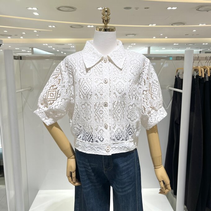 펀칭 패턴 시스루 블라우스 621790
