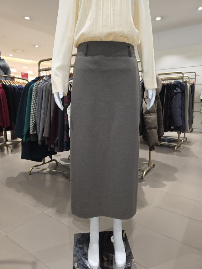 뒷주름 포인트 H라인 스커트 B244WK1050