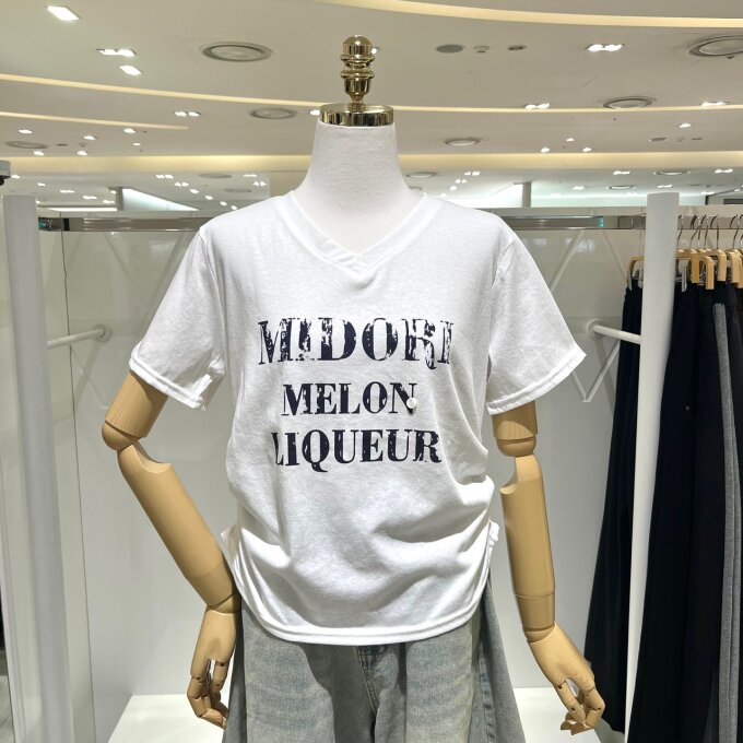 브이넥 레터링 티셔츠 826020